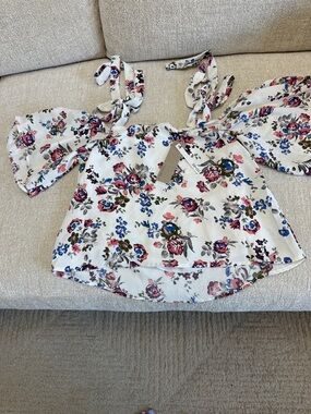 DO+BE White Floral Tie-Detail Blouse